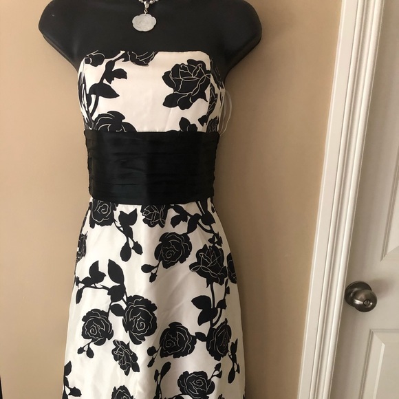 White House Black Market Dresses & Skirts - White House Black Market dress size 4